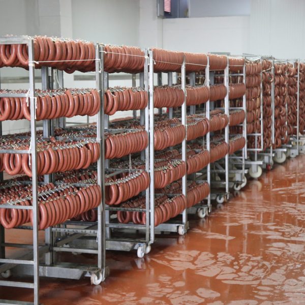 "KAYSERİ DENİLİNCE AKLA SUCUK VE PASTIRMA DEĞİL MANTI GELİYOR" AFYONKARAHİSAR KASAPLAR ODASI BAŞKANI İBRAHİM YÖRÜK: "KAYSERİ SUCUK VE PASTIRMADA AFYON'UN LİGİNDE BİLE DEĞİL" "KAYSERİ AFYON'A RAKİP OLMAKTAN UZAK ROMANTİK DÜŞLER İÇERİSİNDE ET SEKTÖRÜNDE BULUNMAKTADIR" "AFYON İÇİN SUCUK VE PASTIRMANIN KALİTESİ BİR KIRMIZIÇİZGİDİR"