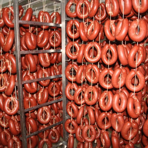 SUCUK TARTIŞMASINA SİYASETTE EL ATTI AK PARTİ AFYONKARAHİSAR İL BAŞKANI HÜSEYİN CEYLAN ULUÇAY: "KAYSERİ'NİN AFYON İLE SUCUK VE ET KONUSUNDA YARIŞMASI MÜMKÜN DEĞİL"